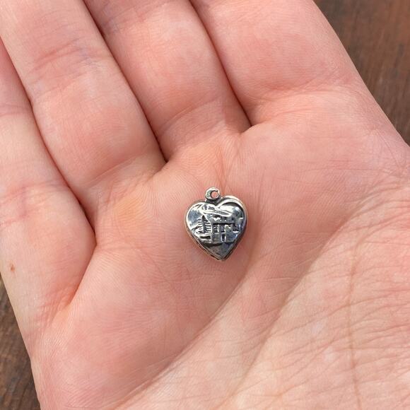 Vintage 925 Sterling Silver Log Cabin Petite Puffy Heart Pendant Bracelet Charm - Picture 1 of 4
